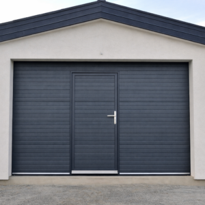 Ușă de garaj secțională rezidențială electrică cu usă pietonală și întrerupător de perete - design modern, culoare Antracit